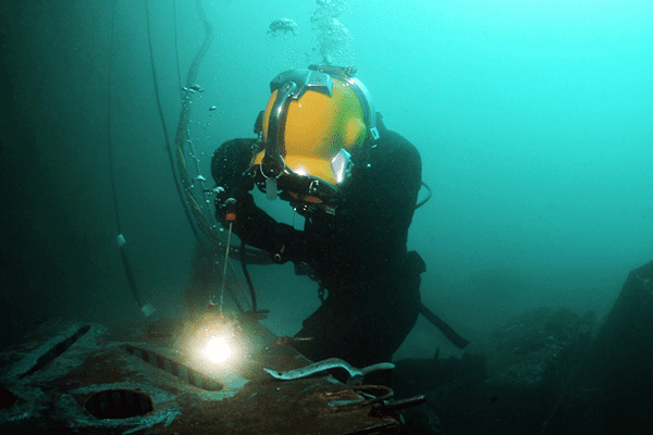 diver welding underwater